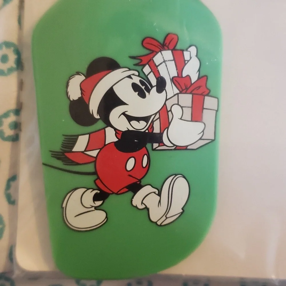 NIP Mickey and Minnie 4 Piece Spatula and Cookie Cutter Set